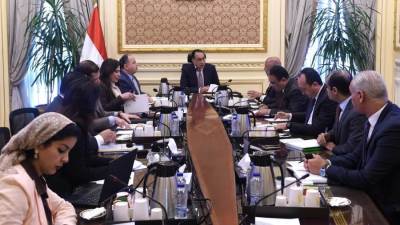 رئيس الوزراء يتابع آليات الإسراع بإنهاء الإجراءات وخروج الحاويات بالموانئ