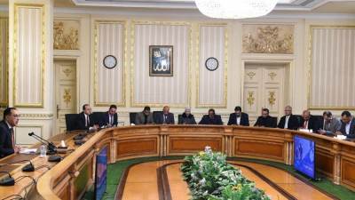 «مجلس الوزراء»: طرح أسهم 32 شركة بالبورصة أو لمستثمر استراتيجي 