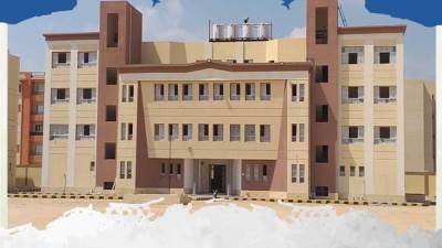 وزير الإسكان يستعرض ما يتم تنفيذه من مشروعات بمدينة العاشر من رمضان