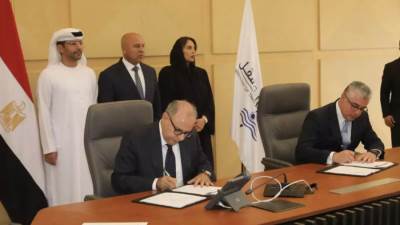 توقيع اتفاق بين «موانئ أبوظبي» ومصر لإدارة وتشغيل محطة بميناء سفاجا