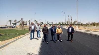 عمار مندور يتفقد أعمال تطوير الطرق ومداخل الأحياء السكنية بمدينة بدر