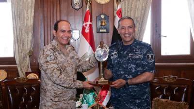 قائد القوات البحرية المصرية يستقبل نظيريه السعودي والقطري 