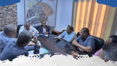 خالد نايف يجتمع مع مسئولي الشركات لدفع العمل بمشروعات مدينة ملوي الجديدة