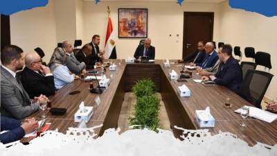 وزير الإسكان يناقش مع أعضاء غرفة التطوير العقاري سبل دعم ومساندة القطاع