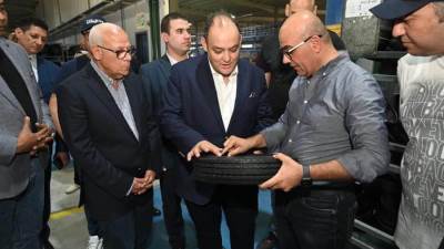 وزير التجارة ومحافظ بورسعيد يتفقدان عددا من المصانع بالمنطقة الصناعية بجنوب بورسعيد