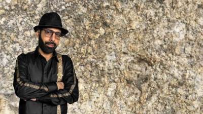 نبيل الأحمدي.. ضابط شرطة سابق ينجح في اختبار شعبة الغناء بنقابة الموسيقيين