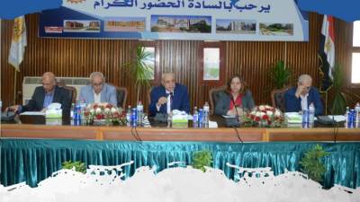 مسئولو الإسكان يناقشون الموقف التنفيذي لمشروعات الإسكان والمرافق بعدد من أجهزة المدن الجديدة
