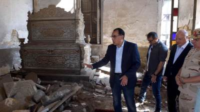 رئيس الوزراء يتفقد المقابر المطلة على شارع صلاح سالم لعرض الرؤية المتكاملة لخطوات بدء تنفيذ "مقبرة الخالدين"