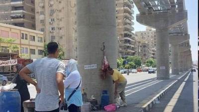 القومية للأنفاق تتخذ الإجراءات القانونية ضد جزار قام بتعليق اللحم بأعمدة المونوريل