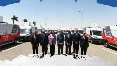 مدبولي يشهد اصطفاف 20 مركزًا تكنولوجيًا متنقلًا لتقديم الخدمات الحكومية للمواطنين