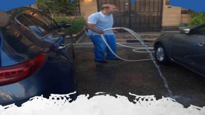 عبد الرؤوف الغيطي يطارد ظاهرة غسيل السيارات بشوارع القاهرة الجديدة