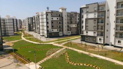 الإسكان: طرح محال تجارية وصيدلية للبيع بالقاهرة الجديدة