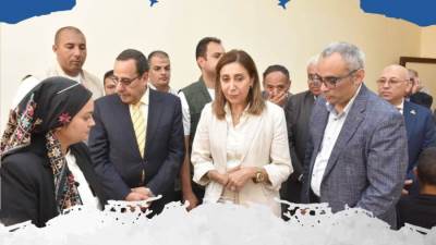 وزيرة الثقافة ومحافظ شمال سيناء يفتتحان معرض الحرف التراثية بالشيخ زويد