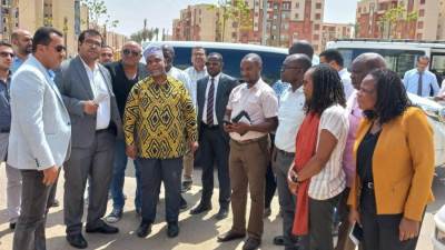 وفد من كينيا يزور مدينة حدائق العاصمة لبحث التعاون في قطاع الإسكان 