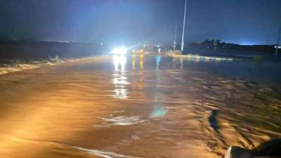 رئيس الوزراء يتابع مع محافظ مطروح موقف التعامل مع السيول