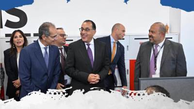رئيس الوزراء يتفقد منظومة العمل بشركة فودافون للحلول الذكية
