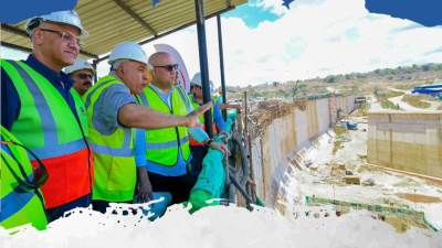 وزير الإسكان يتفقد سير العمل بمشروع سد ومحطة «جوليوس نيريرى» بتنزانيا