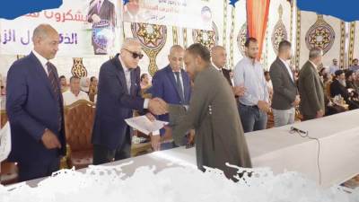 «يوم الفرحة».. نائب هيئة المجتمعات يسلم وحدات «زهور 15 مايو» لمتضرري أحداث السيول