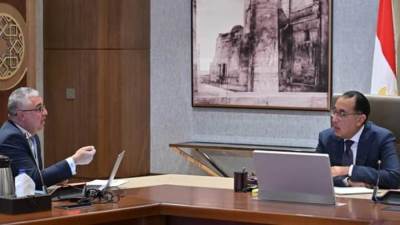 رئيس الوزراء يتابع مع رئيس الهيئة العامة لقناة السويس نتائج زيارتة  للصين