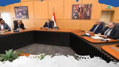 وليد عباس يوجه بإعداد كُتيب عن الفرص الاستثمارية المتاحة بكل مدينة جديدة