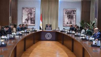 رئيس الوزراء يستعرض دراسة بشأن التحول نحو تقنيات الوقود النظيف وجدواه الاقتصادية