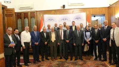 رئيس البورصة  يستعرض مزايا القيد والاستثمار في السوق أمام رجال أعمال