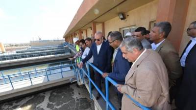 وزير الإسكان يتفقد محطات تنقية مياه الشرب بمدينة العاشر من رمضان