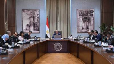 مدبولي يتابع أعمال تطوير هضبة الأهرامات