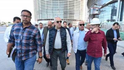وزير الإسكان يتفقد منطقة الأبراج الشاطئية وكمبوند "مزارين" بمدينة العلمين الجديدة