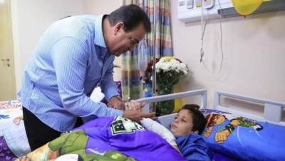 وزير الصحة:  يطمئن على الطفل الفلسطيني «عبدالله الكحيل» بمعهد ناصر