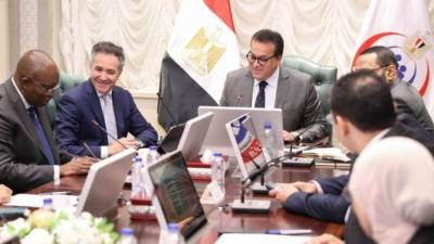 وزير الصحة يستقبل مدير مؤسسة التمويل الدولية للصحة والتعليم 