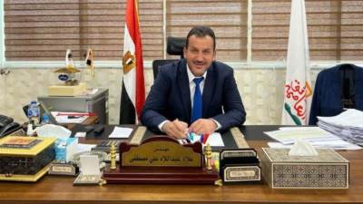 علاء عبد اللاه يطارد «التوك توك» في شوارع مدينة طيبة الجديدة