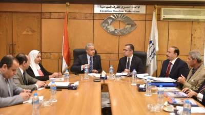 وزير العمل يلتقي قيادات الاتحاد المصري للغرف السياحية