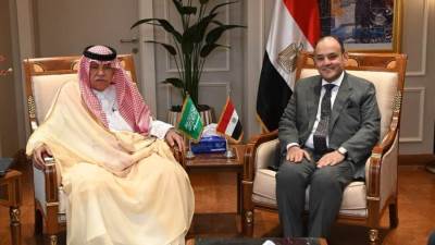 وزير التجارة  يبحث مع نظيره  السعودي  تنمية التعاون الاقتصادي بين البلدين