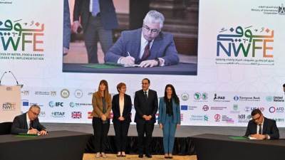    "مدبولي" يشهد توقيع اتفاقية تحلية مياه البحر بالعين السخنة 