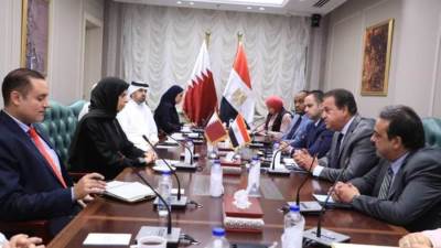 وزير الصحة يستقبل وزيرة التعاون الدولي بقطر 