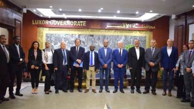 محافظ الأقصر ونائب وزير الإسكان وبعثة البنك الإفريقي يتابعون موقف برنامج الصرف الصحي