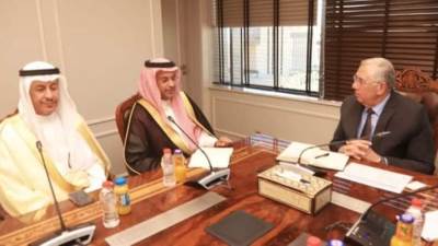وزير الزراعة يبحث مع المستثمرين السعوديين سبل تعزيز الاستثمار الزراعي 