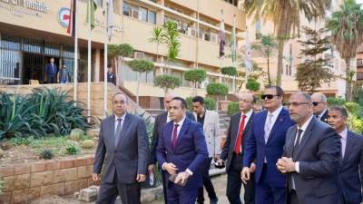 رئيس هيئة الاعتماد والرقابة الصحية يزور معهدي الأورام و للكبد بالمنوفية