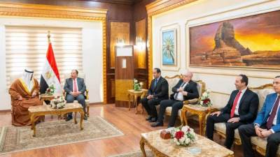 وزير المالية يستقبل نظيره البحريني بمطار القاهرة