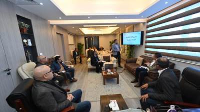 أحمد عبدالرازق يستعرض منظومة تحصيل فواتير استهلاك المياه بالشيخ زايد