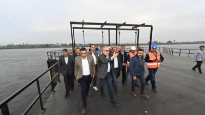 «وزير الإسكان» يتفقد المأخذ المغذي لمحطة تنقية مياه الشرب بـ6 أكتوبر