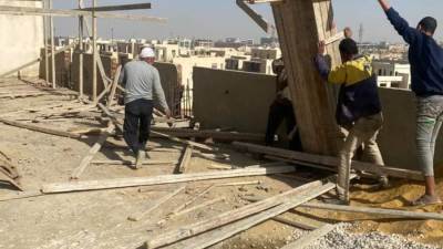 جهاز مدينة القاهرة الجديدة  يزيل ٣ مخالفات بناء على نفقة المخالفين