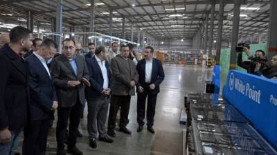 رئيس الوزراء يتفقد مصنع شركة «العبد» للأجهزة الكهربائية