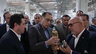 رئيس الوزراء يتفقد المُجمع الصناعي للشركة الدولية لاستخلاص وتعبئة الزيوت المتعددة بالسادات