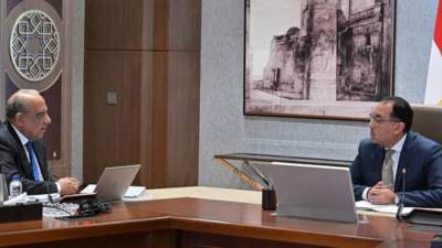 «مدبولي»:تطوير  65 مصنعاً للغزل والنسيج لتصل الطاقة 188ألف طن في السنة