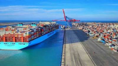 «السخنة» و«الأدبية» يستقبلان 244 سفينة 