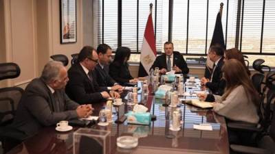 «وزير السياحة» يلتقى3 شركات سياحية إسبانية لبحث جذب السوق الإسباني إلى مصر