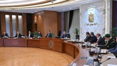 رئيس الوزراء طرح كميات إضافية من السلع الاستراتيجية  لضبط الأسواق