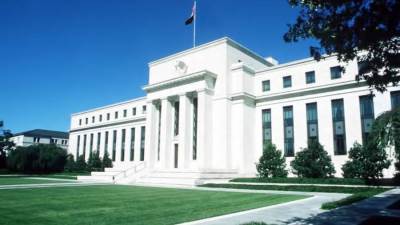 الدولار عند أدنى مستوياته منذ أغسطس وتوقعات بخفض الفائدة في أمريكا